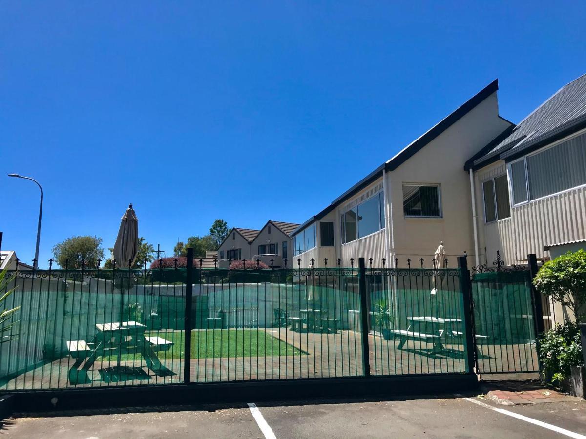 Tui Oaks Motel Taupo Bagian luar foto
