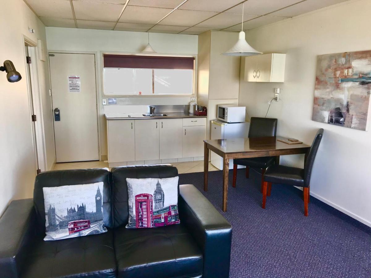 Tui Oaks Motel Taupo Bagian luar foto