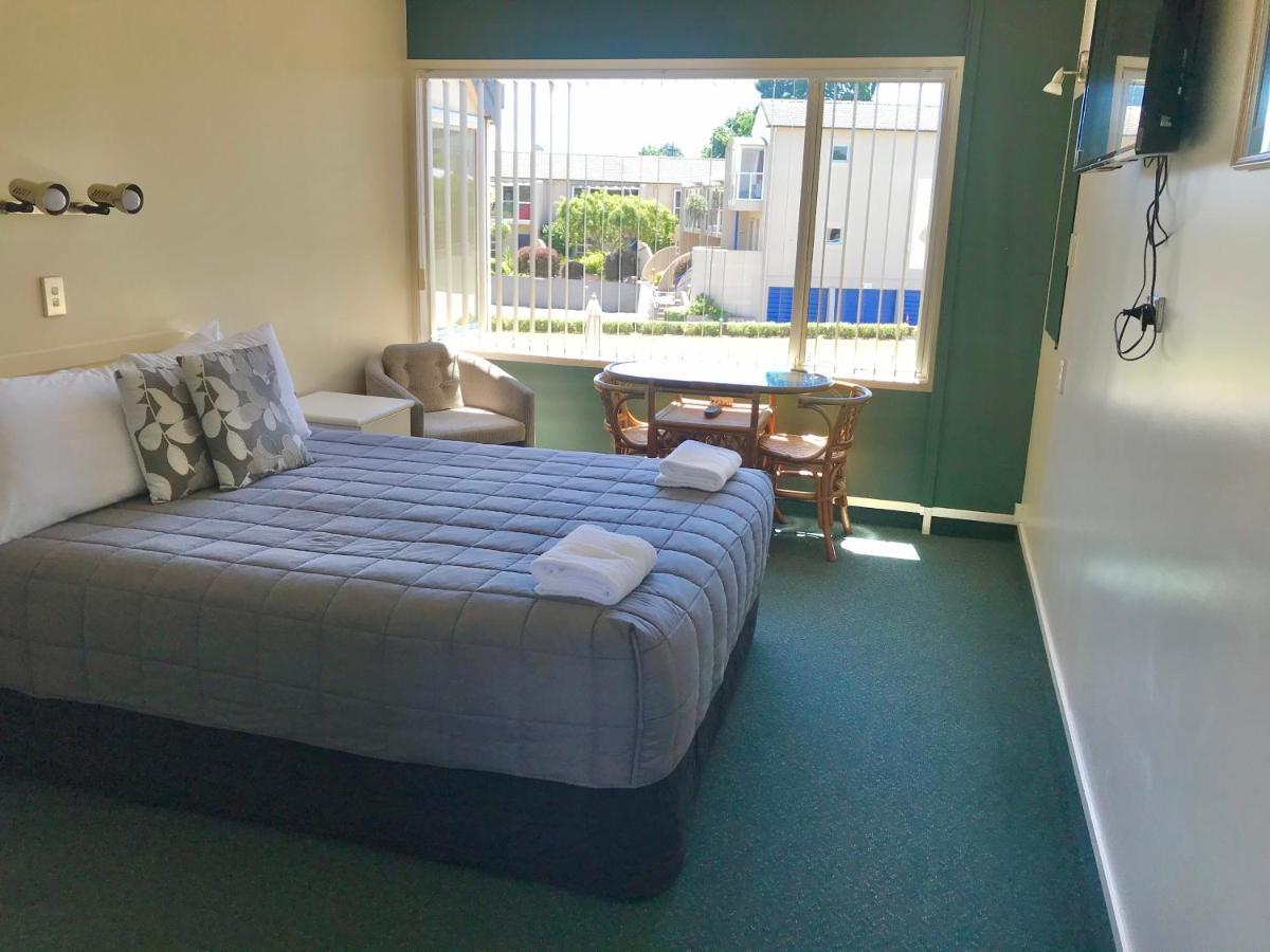 Tui Oaks Motel Taupo Bagian luar foto