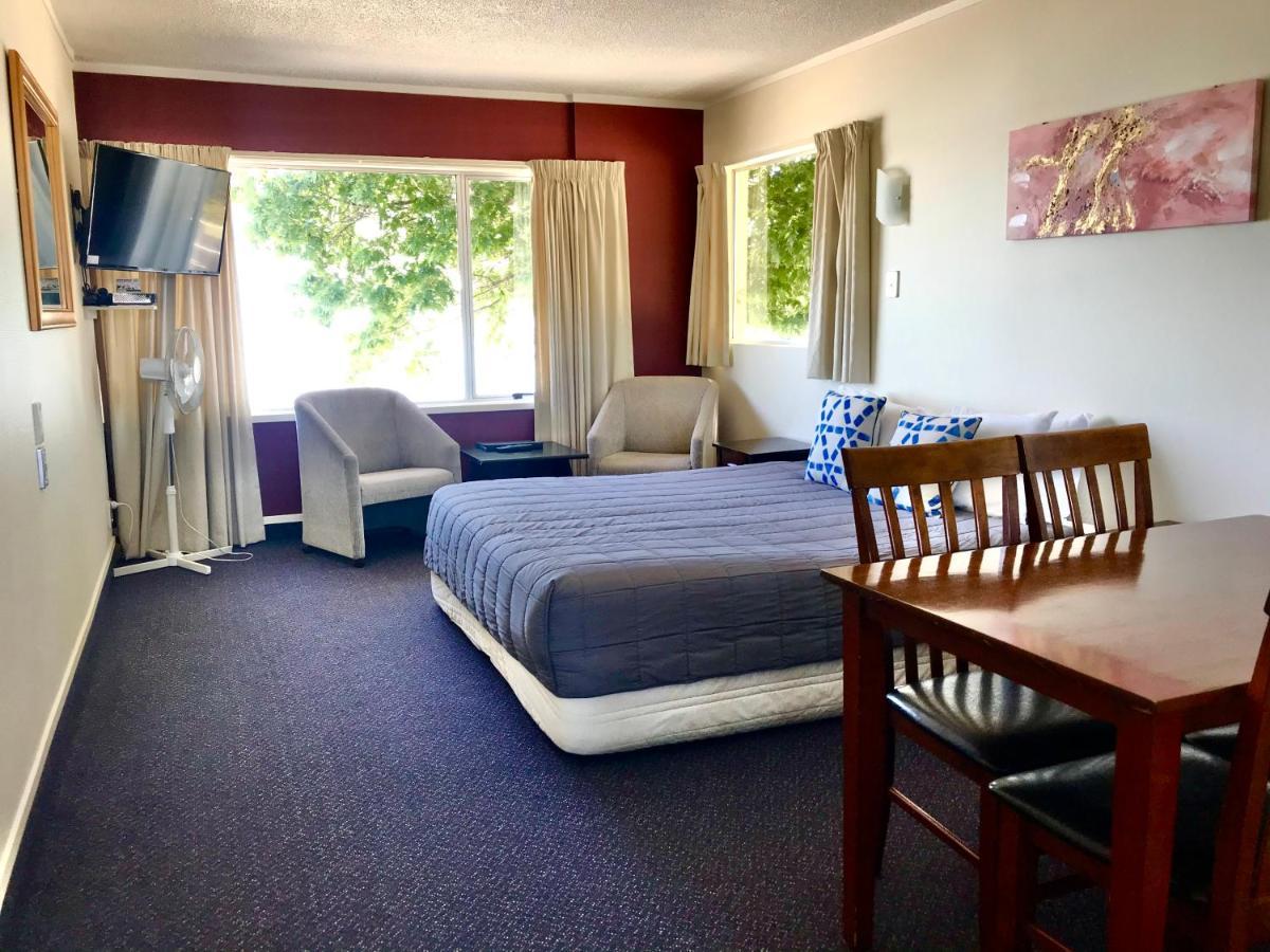 Tui Oaks Motel Taupo Bagian luar foto
