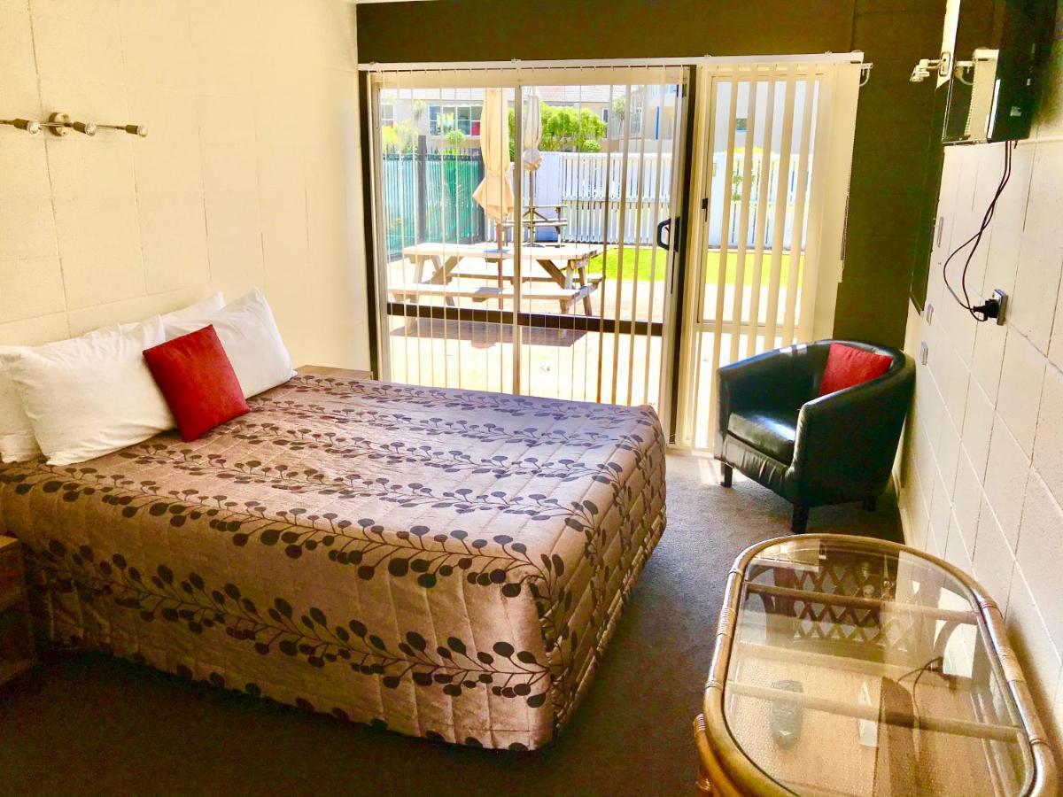 Tui Oaks Motel Taupo Bagian luar foto