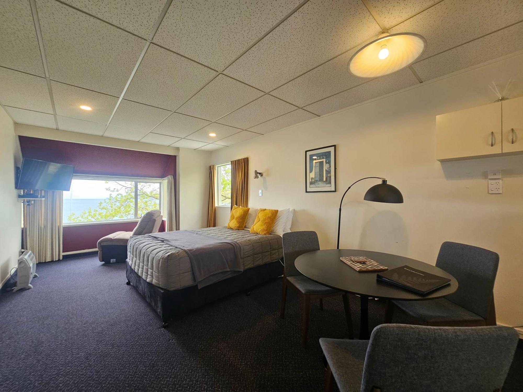 Tui Oaks Motel Taupo Bagian luar foto