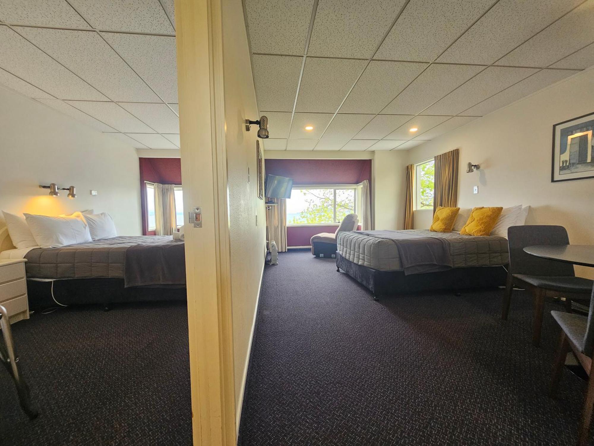 Tui Oaks Motel Taupo Bagian luar foto