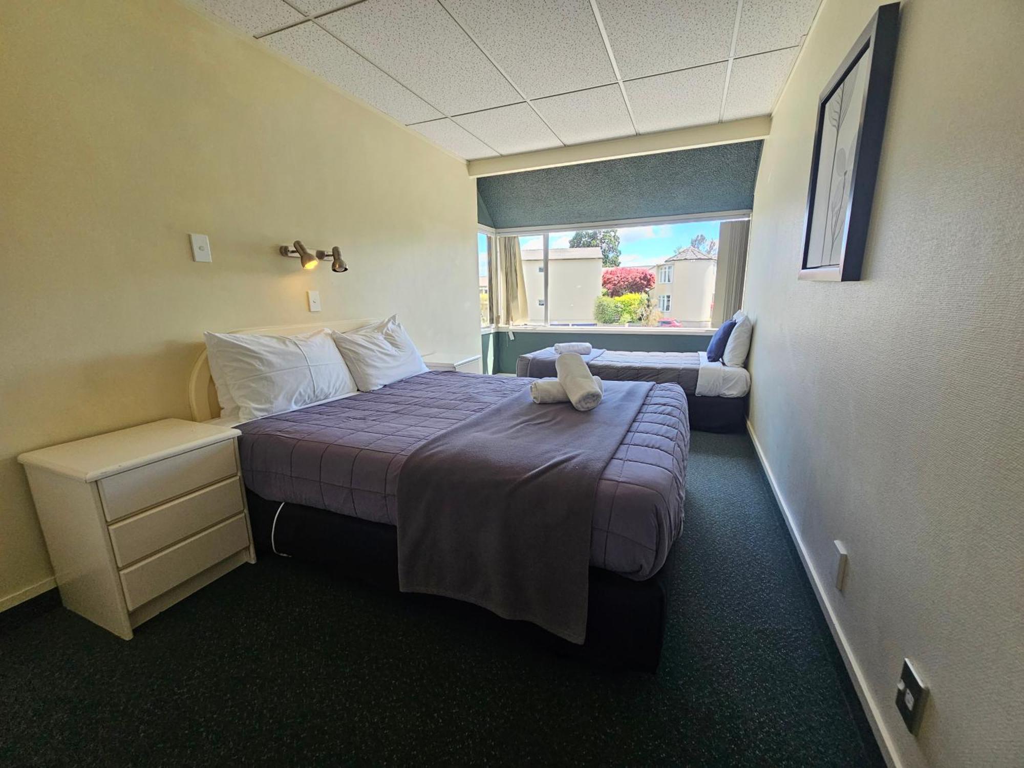 Tui Oaks Motel Taupo Bagian luar foto