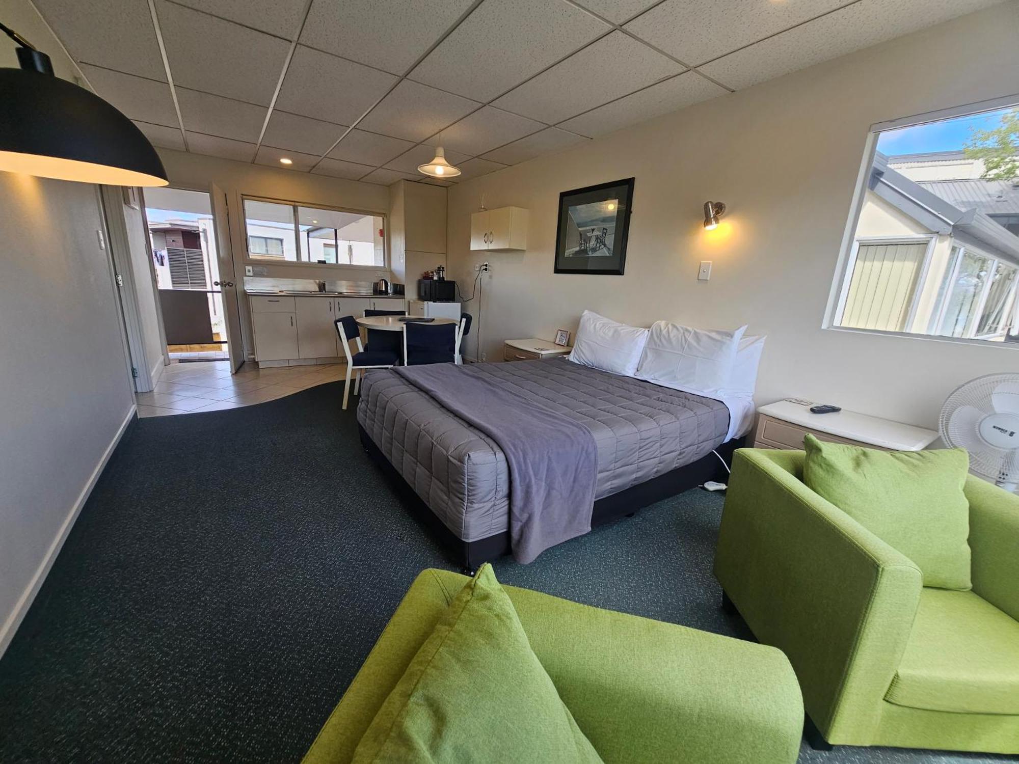 Tui Oaks Motel Taupo Bagian luar foto
