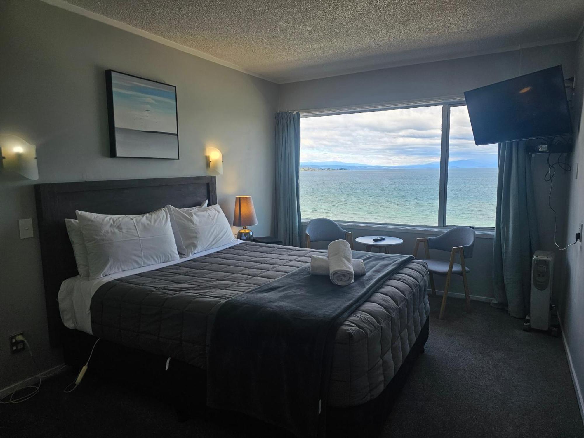 Tui Oaks Motel Taupo Bagian luar foto