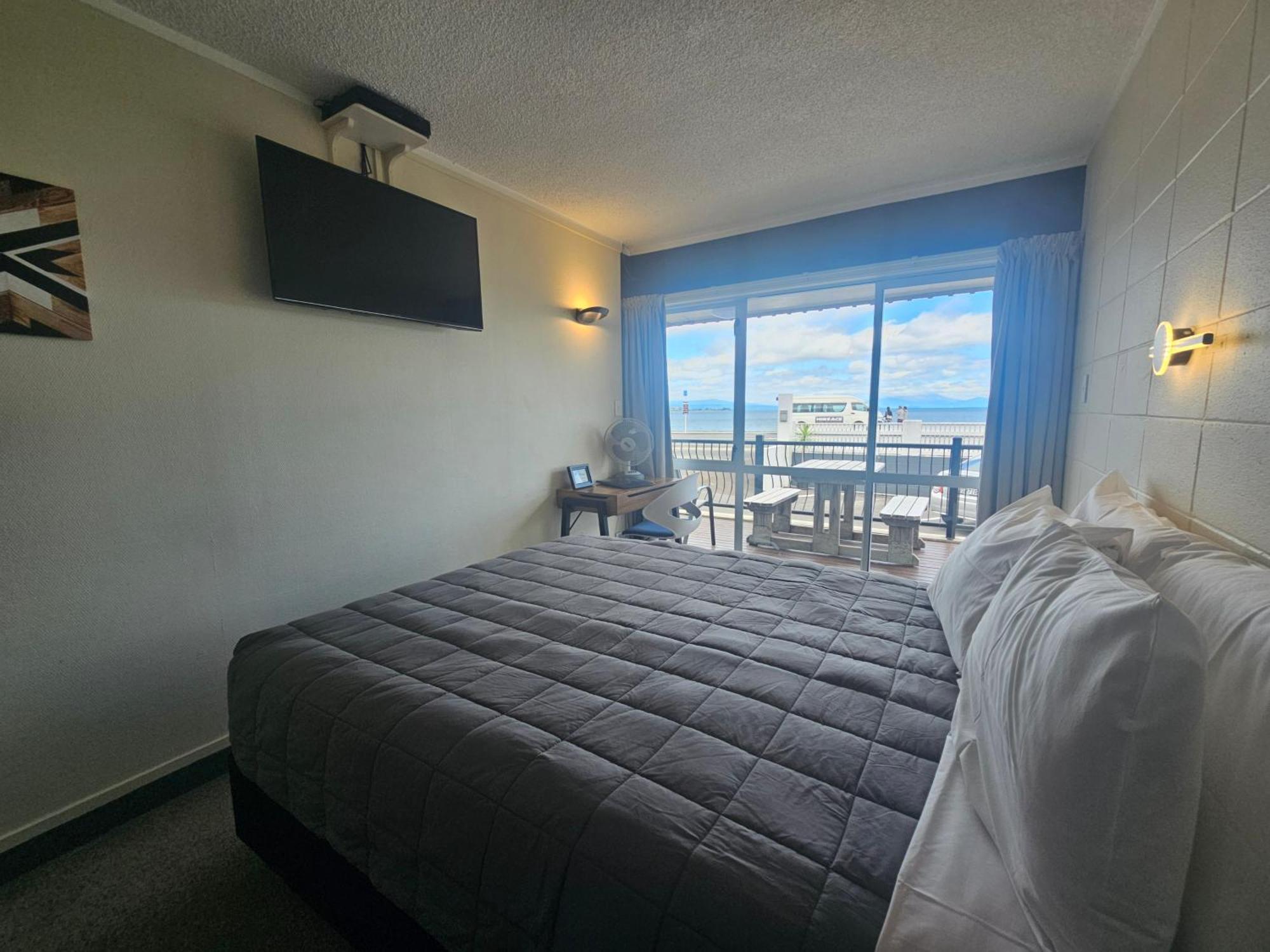 Tui Oaks Motel Taupo Bagian luar foto